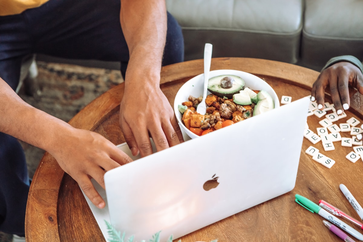 Online nutrition class demonstration